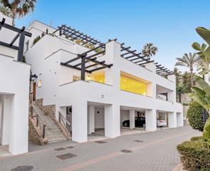 Pis a Santa María. The duplex is located in the exclusive santa clara golf communit