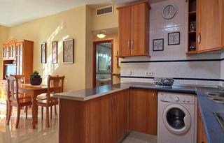 Pis a Puerto Deportivo. Just a few steps from la plaza de picasso, central fuengirola