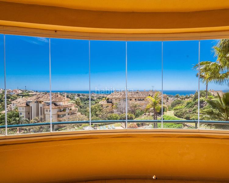 Foto 339d0d20-0299-4faa-8477-ec27f687285d. Flat with fireplace parking pool in Elviria Marbella