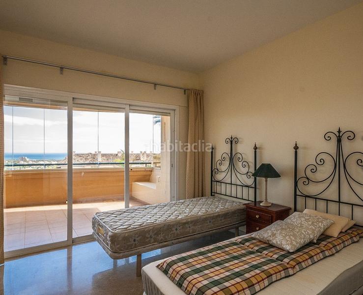 Foto 5c4f2934-7260-4480-a47a-5aa2916b3181. Flat with fireplace parking pool in Elviria Marbella