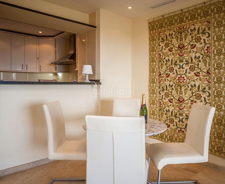 Foto 9b81596c-231d-4847-9e67-a22ff8fb32b0. Flat with fireplace parking pool in Elviria Marbella