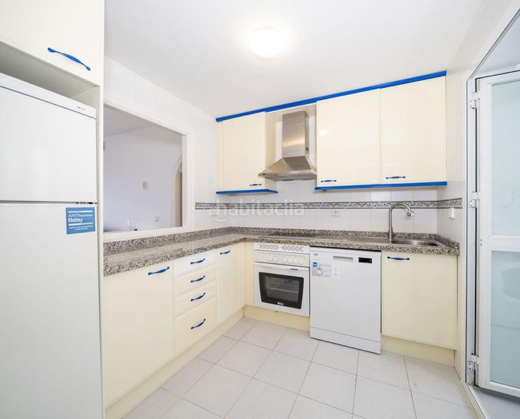 Foto 0ec457f6-997d-46a4-a1e4-40d41fea7283. Appartamento con camino parcheggio piscina in La Duquesa Manilva