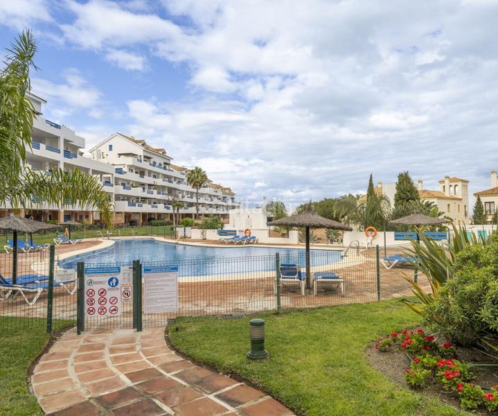 Foto 461bfb1b-7fbe-4ecd-868a-f764102af356. Appartamento con camino parcheggio piscina in La Duquesa Manilva