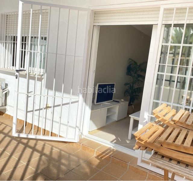 Foto a35bd1c3-f145-462e-8afc-f70aa6671ab9. Pis amb xemeneia piscina a Nueva Andalucía centro Marbella