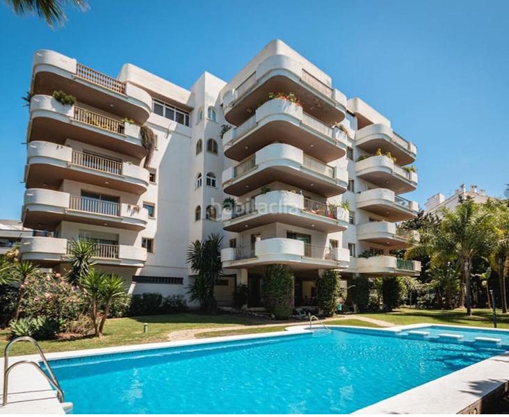 Foto 9e1f7262-a3ea-4afb-8444-339f4ced9ce8. Appartamento con camino parcheggio piscina in Nueva Andalucía centro Marbella