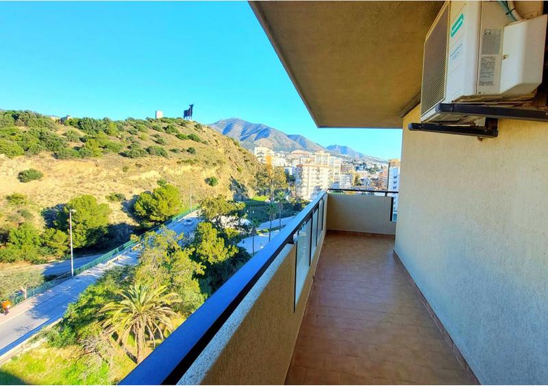Foto cc2b6cb4-f239-4405-bf4f-11c46ab7b115. Pis amb xemeneia aparcament a Playa de los Boliches Fuengirola