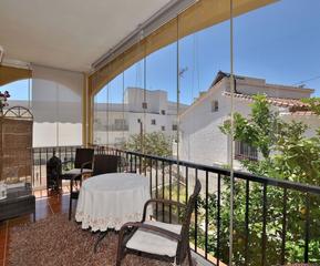Pis a Solymar. Discover this charming flat just 650 metres from puerto marina