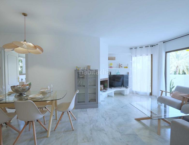 Foto fdb7dd91-6a36-4ec3-9755-40ee26830a00. Appartamento con camino piscina in Romana Playa Marbella
