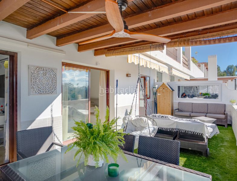 Foto 3d76c906-ee95-4cd9-abec-f93085557860. Pis amb xemeneia aparcament piscina a lomas de Marbella club Marbella