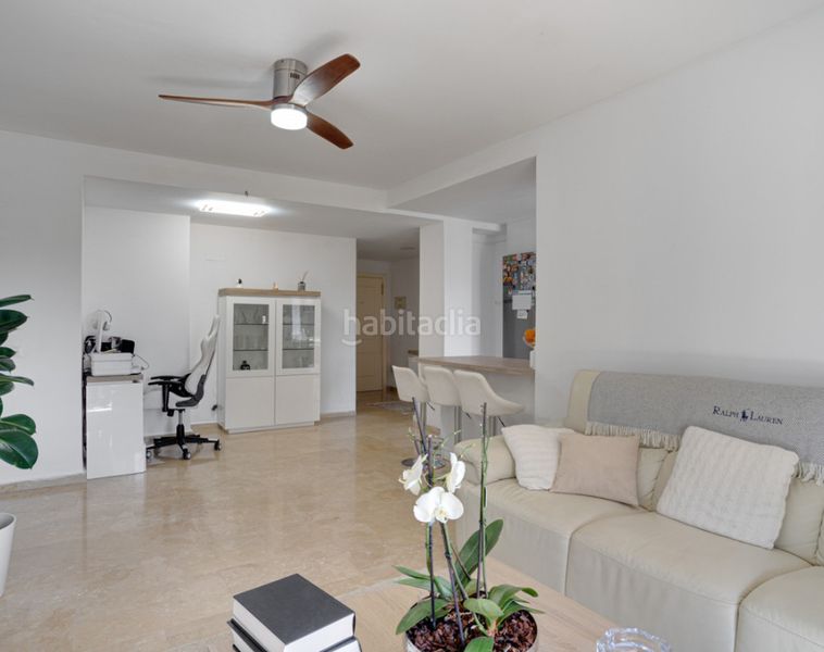 Foto 76329163-49b9-4484-b43f-f4ac60b5c49e. Pis amb xemeneia aparcament piscina a lomas de Marbella club Marbella