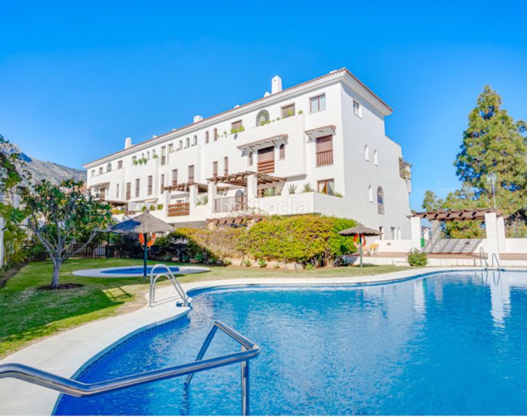 Foto 8823eeb0-1605-45af-9a28-02a88269073d. Pis amb xemeneia aparcament piscina a lomas de Marbella club Marbella