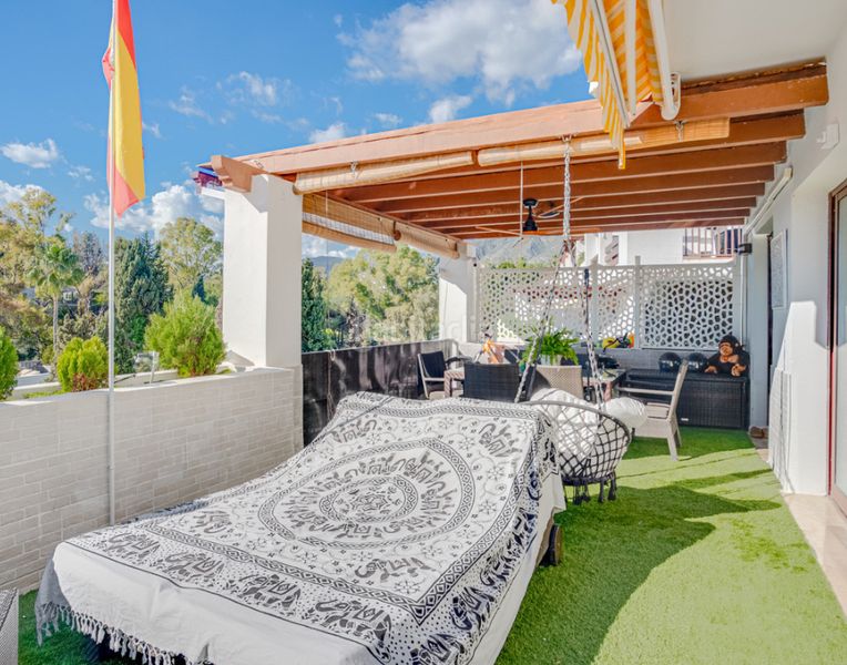 Foto a29589b7-3588-48f2-9658-60f646cbadb1. Pis amb xemeneia aparcament piscina a lomas de Marbella club Marbella