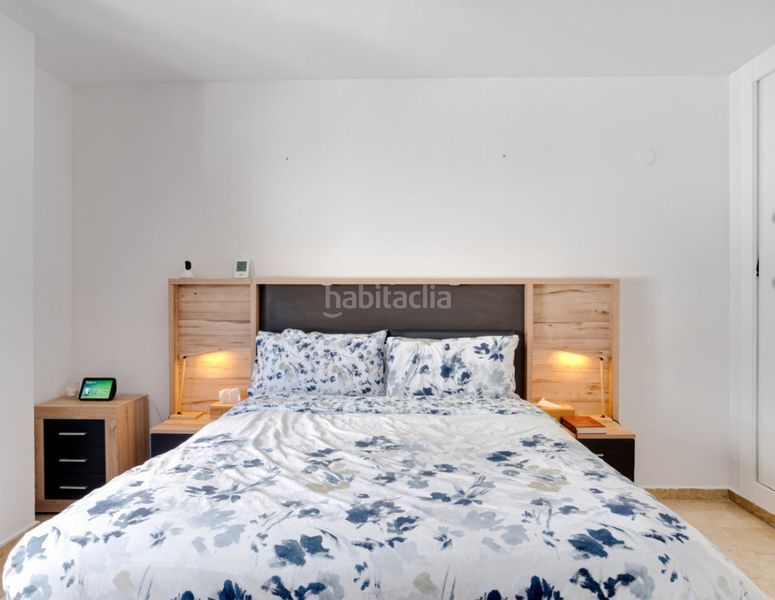 Foto a7cb045e-fe9a-4d7c-ab69-02f8c026f923. Pis amb xemeneia aparcament piscina a lomas de Marbella club Marbella