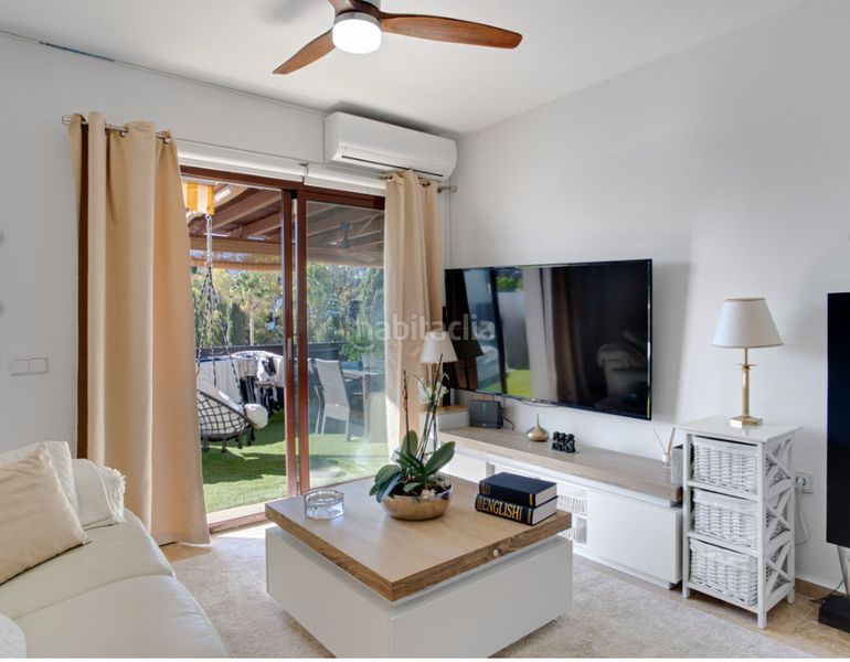 Foto b8c9b076-bbfd-4903-ad16-8169818404b4. Pis amb xemeneia aparcament piscina a lomas de Marbella club Marbella