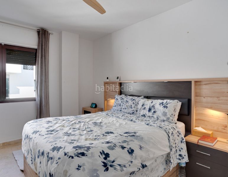 Foto f8cbac2c-9585-4f81-8a06-19ddf61b5155. Pis amb xemeneia aparcament piscina a lomas de Marbella club Marbella