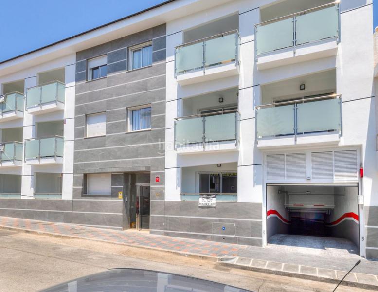 Foto a61627f0-8bf9-41f3-9cee-febf5d7658ef. Pis amb xemeneia aparcament a Centro ciudad Fuengirola