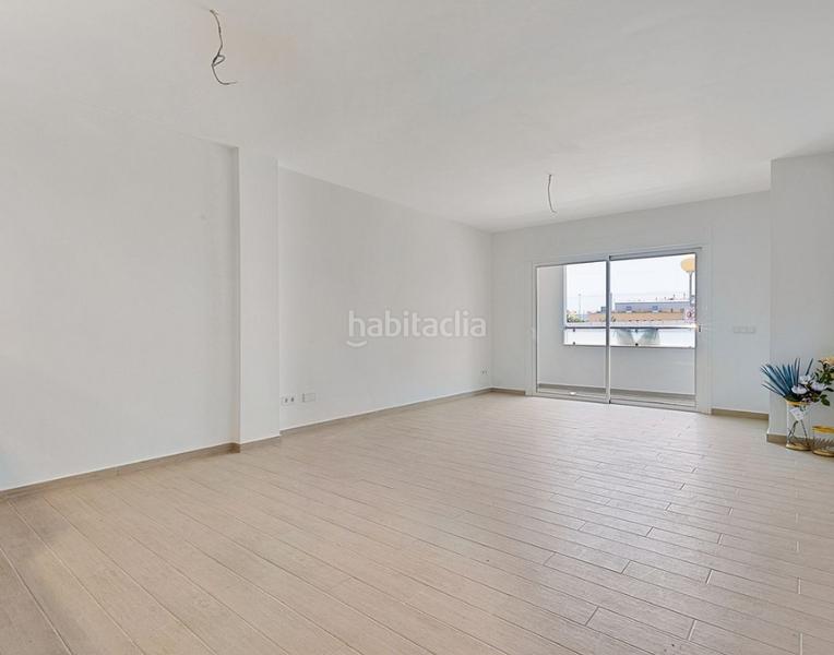 Foto b1fb350e-a059-44de-9966-1fda58c1b1cd. Pis amb xemeneia aparcament a Centro ciudad Fuengirola