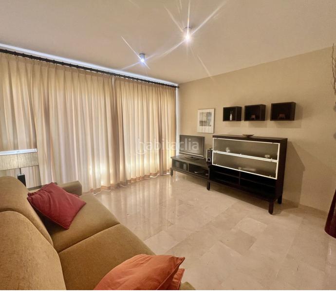 Foto 977fb45c-16ca-4bca-b22b-4d9cf40e35aa. Pis amb xemeneia aparcament piscina a El Faro de Calaburra - Chaparral Mijas