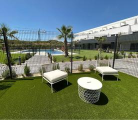 Piso en Guadalobón. Stylish 2-bed garden apartment in estepona