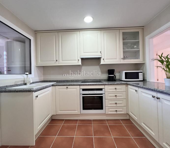 Foto 7bcf8d37-9990-4de6-a904-ef0dfce2de87. Appartamento con camino piscina in Paraiso - Barronal Estepona