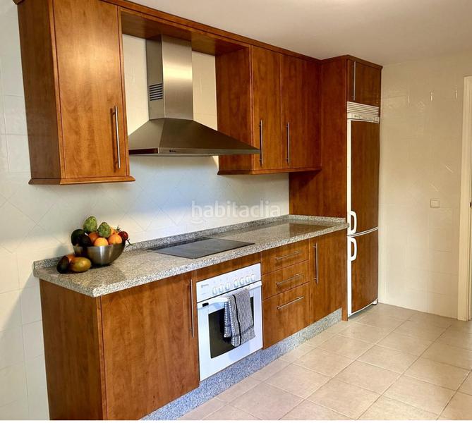 Foto 78322c2b-e0bd-41b5-9320-75d819974780. Flat with fireplace parking pool in Elviria Marbella