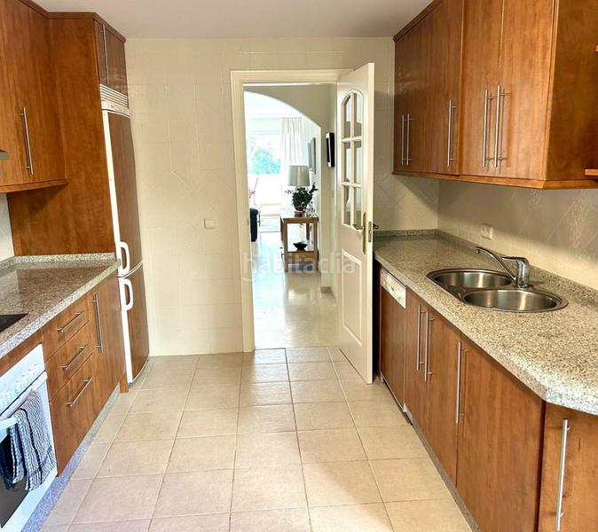 Foto 8c12dcf6-47e3-42fd-a4b8-338099bb47d9. Flat with fireplace parking pool in Elviria Marbella