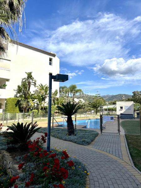 Foto ce59bb43-f5c8-464f-9de3-f2896f7de187. Flat with fireplace parking pool in Elviria Marbella