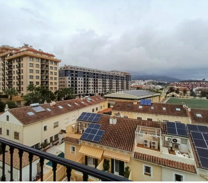 Foto 0557b1f8-f790-4d37-85b5-0e9621e3f267. Piso charming top-floor apartment with balcony and solarium en Fuengirola