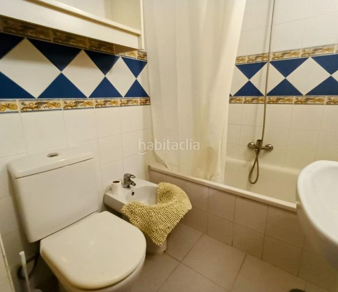 Foto 09428cb2-721f-442d-9d72-3011a6fbe939. Piso charming top-floor apartment with balcony and solarium en Fuengirola