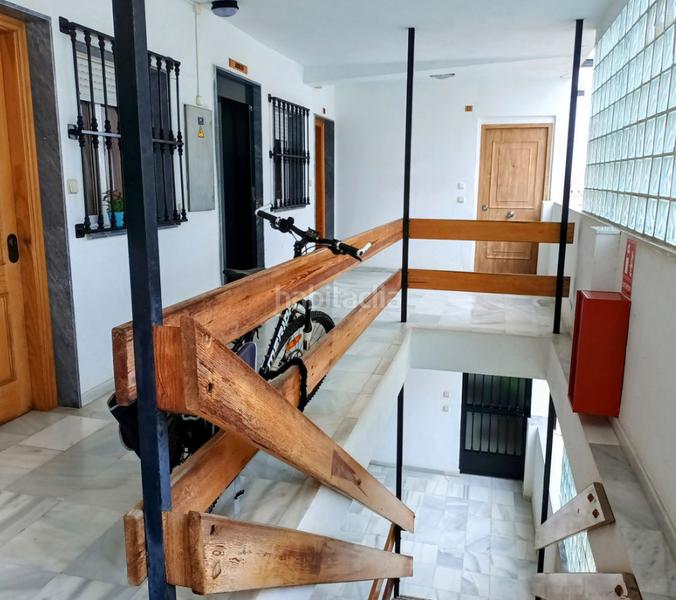 Foto 6e78bb65-1ab5-4e6a-8ca6-96c8c5387d30. Piso charming top-floor apartment with balcony and solarium en Fuengirola