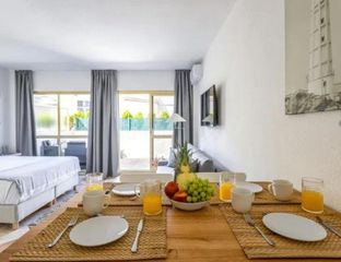 Etagenwohnung en Romana Playa. Renovated studio on the beachfront � ground floor in elviria