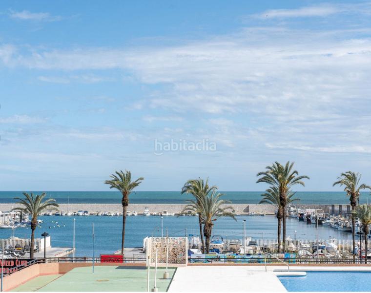 Foto cfa13499-4eef-41d6-b5ec-792bebf0f4b3. Pis amb xemeneia piscina a Puerto Deportivo Fuengirola