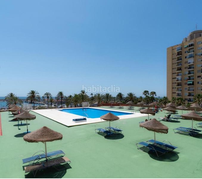 Foto e26e1fee-59e0-48ce-81f4-ae1567e5166e. Pis amb xemeneia piscina a Puerto Deportivo Fuengirola