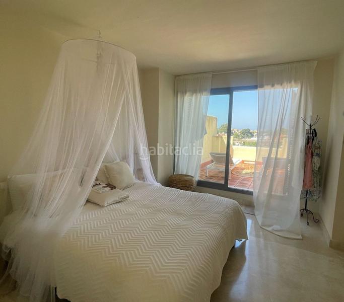 Foto ead6bbc4-ba87-4f5e-8e41-131486fe486a. Appartamento con camino parcheggio piscina in Cabopino - Artola Marbella