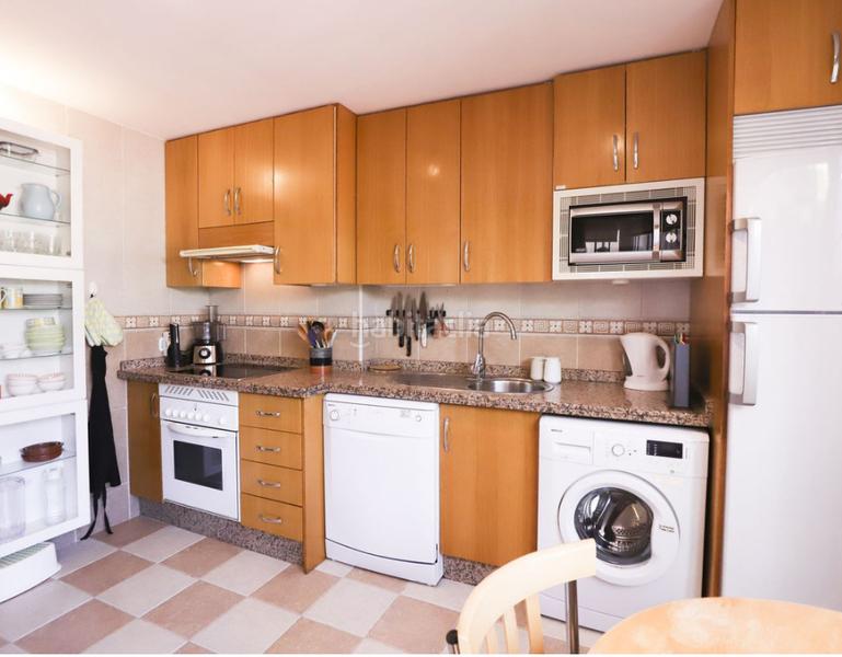 Foto 121bc175-ea1e-431f-aaaf-51317dc9a271. Appartamento con camino parcheggio piscina in Cabopino - Artola Marbella