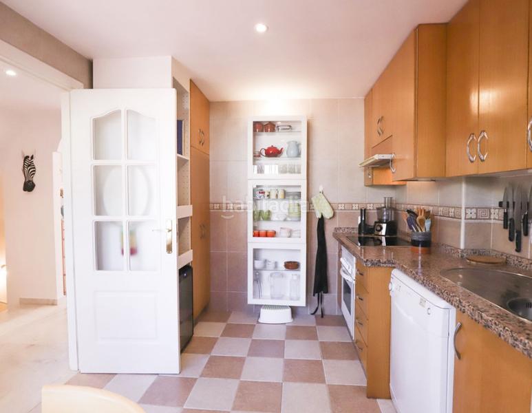 Foto 19f304f0-78ce-4534-b0f9-20210b8c4295. Appartamento con camino parcheggio piscina in Cabopino - Artola Marbella