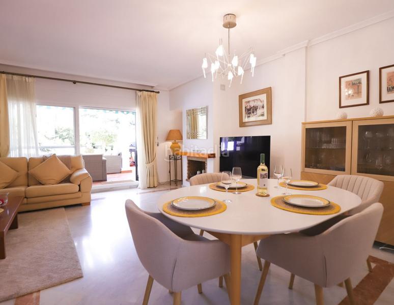 Foto 83db6f6f-aaa9-497a-8e36-77ffa757d971. Appartamento con camino parcheggio piscina in Cabopino - Artola Marbella