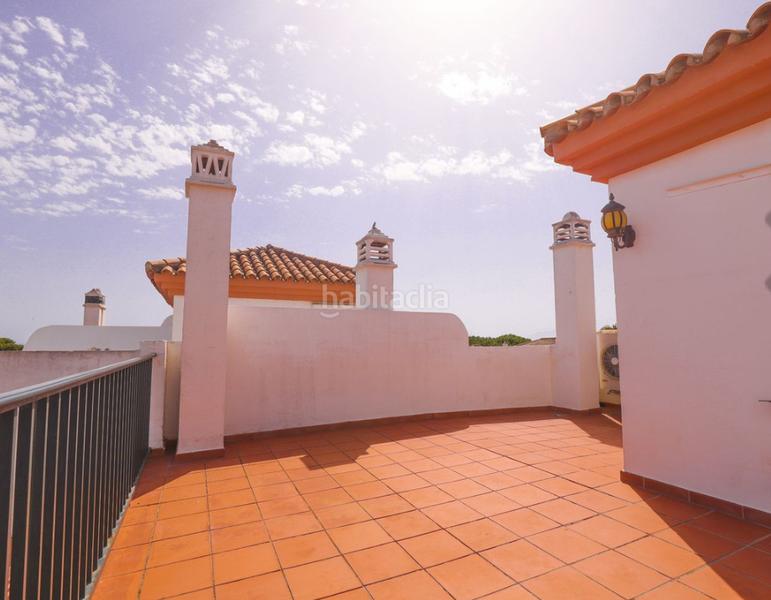 Foto b35ed892-666d-423e-89a9-5d5411f8de2f. Appartamento con camino parcheggio piscina in Cabopino - Artola Marbella