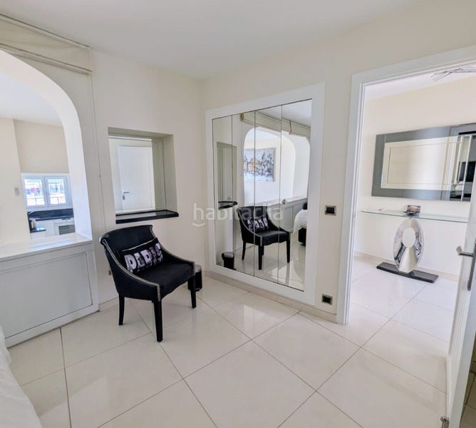 Foto 56353f97-1deb-4946-92f3-c4fff348b3ef. Pis amb xemeneia aparcament piscina a Cabopino - Artola Marbella