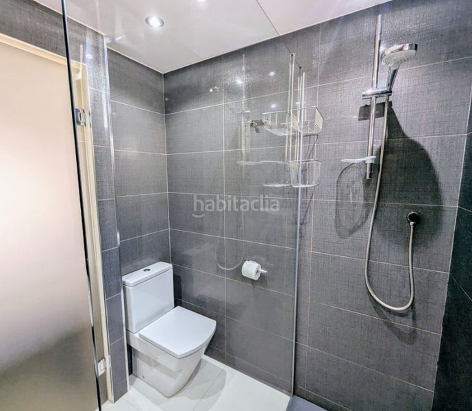 Foto 8f7fa735-5907-4da3-9615-9f19c769d944. Pis amb xemeneia aparcament piscina a Cabopino - Artola Marbella