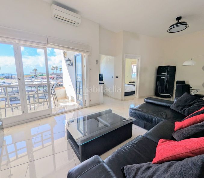 Foto 98f933df-c9bc-439a-b1d8-2958a64ead85. Pis amb xemeneia aparcament piscina a Cabopino - Artola Marbella