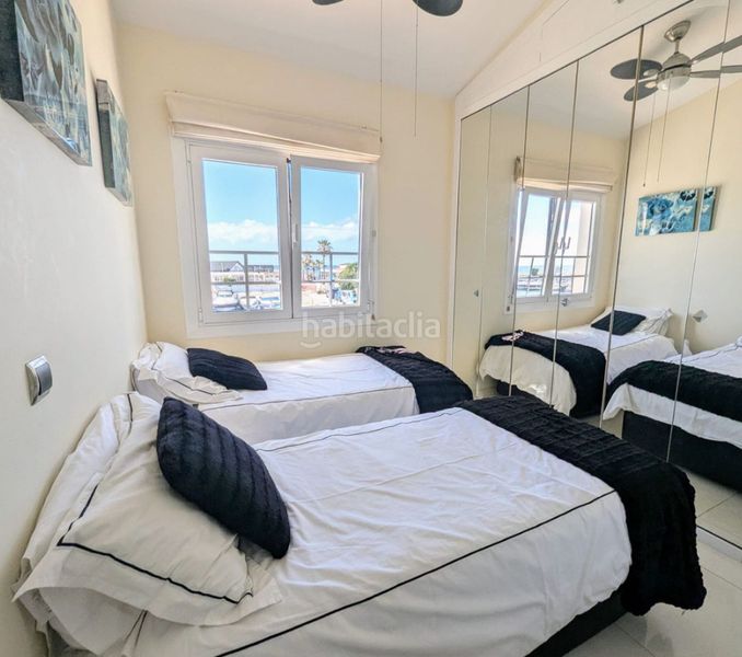 Foto ac90c374-1225-44c0-a627-f437af5a0345. Pis amb xemeneia aparcament piscina a Cabopino - Artola Marbella