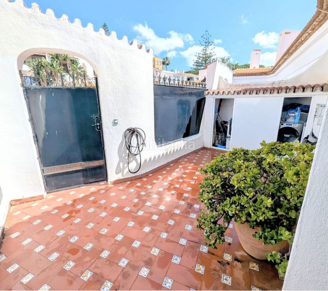 Foto ccb449ad-0d45-419b-9fa0-5f105e6d43e4. Pis amb xemeneia aparcament piscina a Cabopino - Artola Marbella