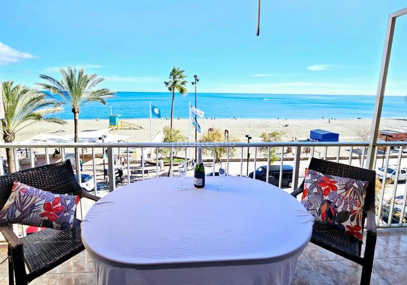 Foto 59b21e04-608a-4ed9-bafb-7038c8c55e88. Piso beach front apartment in with touristic license en Fuengirola