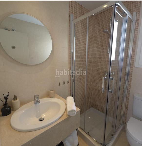 Foto 3f1e0490-9b35-4f0c-8227-b2bf9650d60b. Pis amb xemeneia aparcament piscina a Valle Romano Golf Estepona