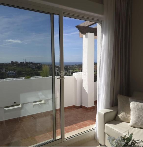 Foto e9006852-4f46-454b-a216-810d7876f28a. Pis amb xemeneia aparcament piscina a Valle Romano Golf Estepona