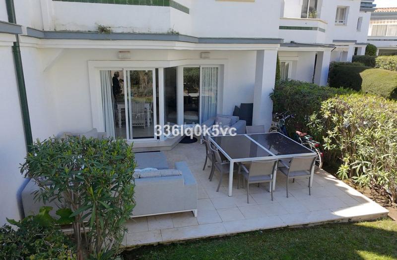 Foto cad706c7-887f-4938-98ac-ecc50be0c6fa. Piso en El Velerín Estepona