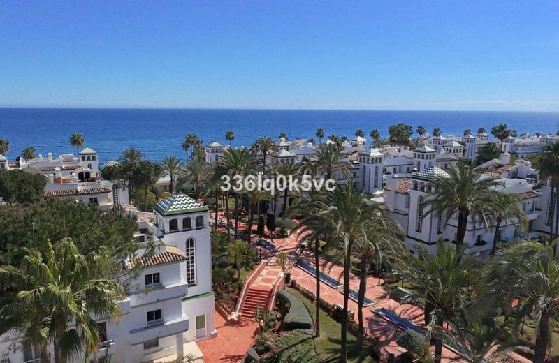 Foto eb6ede76-137f-4fdb-9caa-573734503705. Piso en El Velerín Estepona