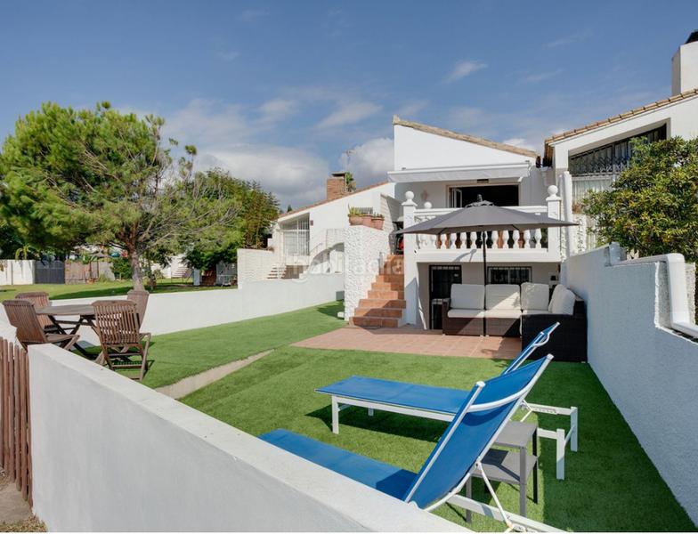 Foto 0f60d454-4881-4679-a817-8d2c8285825c. Pis amb xemeneia piscina a bahía de Casares Casares