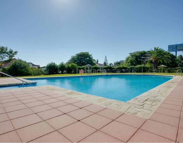 Foto 18b60819-ba37-4bad-bdba-a3d8ec72d1a6. Pis amb xemeneia piscina a bahía de Casares Casares